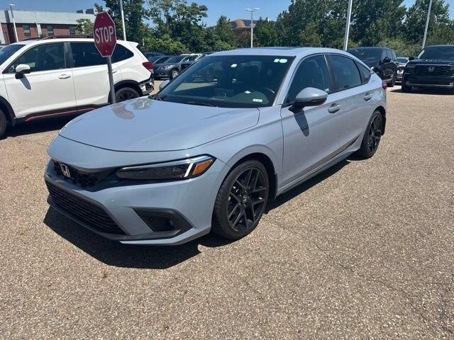 2023 Honda Civic Sport Touring — photo 1 of 5