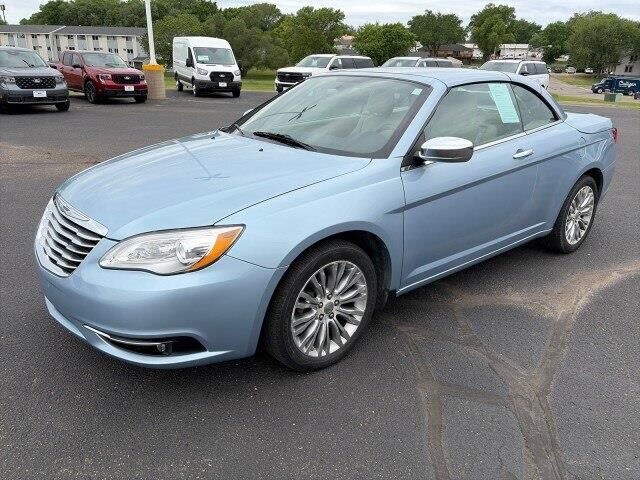 2013 Chrysler 200 Limited — photo 1 of 13