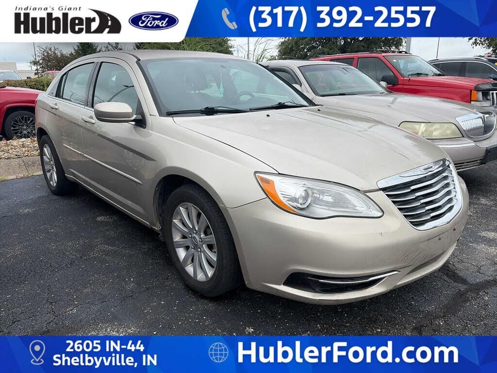 2013 Chrysler 200 Touring — photo 1 of 14