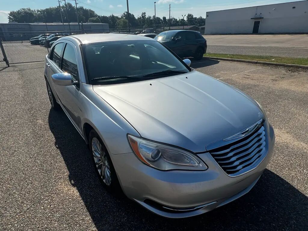2012 Chrysler 200 Limited — photo 1 of 14