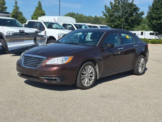 2013 Chrysler 200 Limited — photo 1 of 33