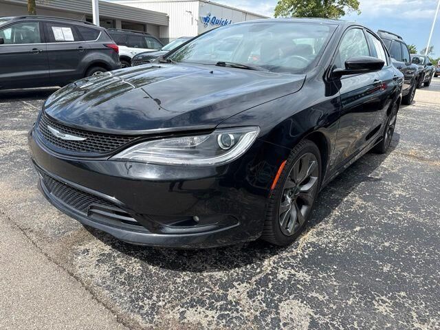 2016 Chrysler 200 S — photo 1 of 4
