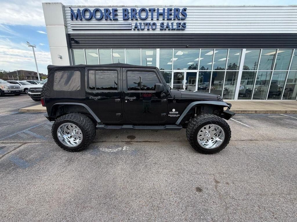 2016 Jeep Wrangler Unlimited — photo 1 of 11