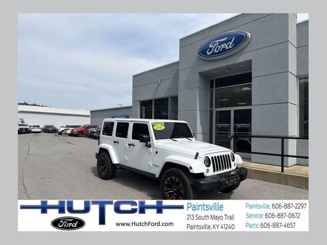 2015 Jeep Wrangler Unlimited Sahara — photo 1 of 26
