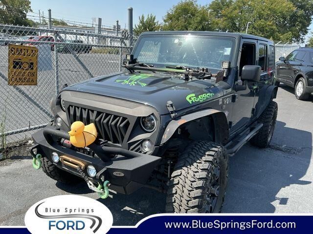 2017 Jeep Wrangler Unlimited Sahara — photo 1 of 8