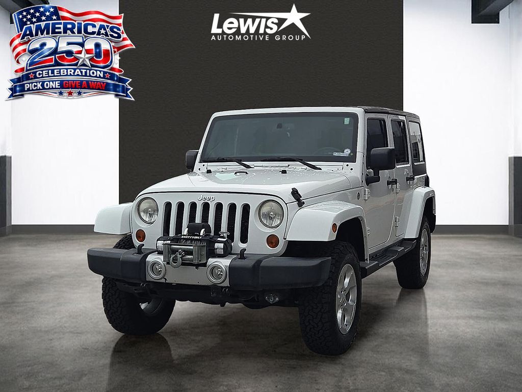 2013 Jeep Wrangler Unlimited Unlimited Sahara — photo 1 of 13