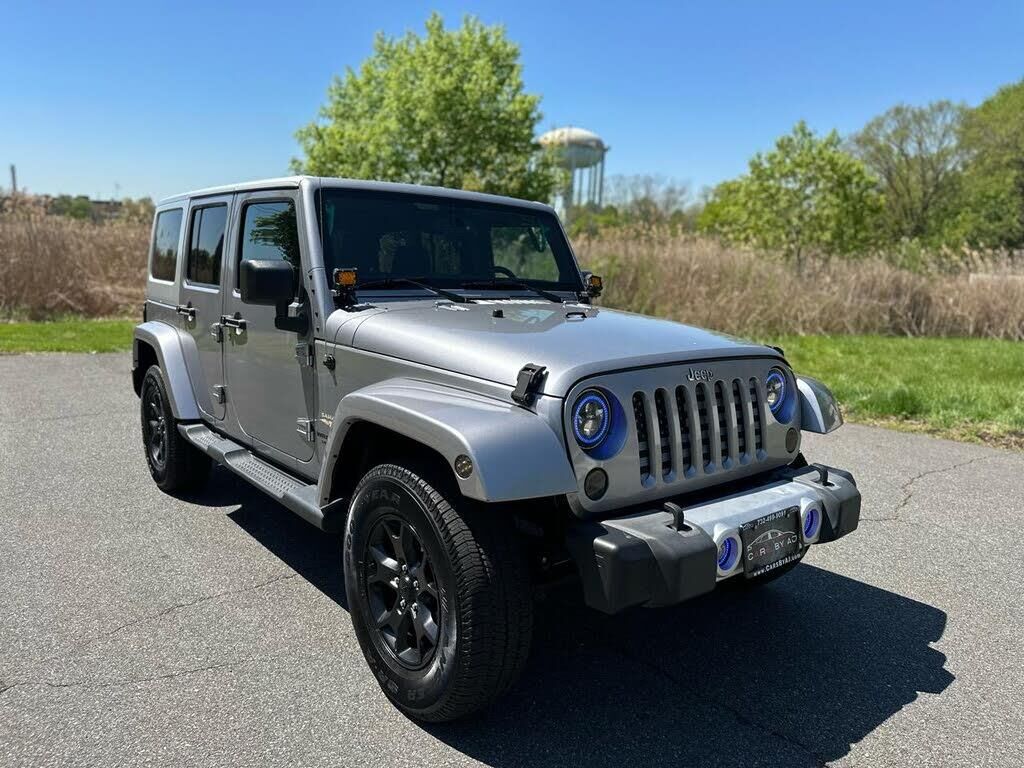 2014 Jeep Wrangler Unlimited Sahara — photo 1 of 1