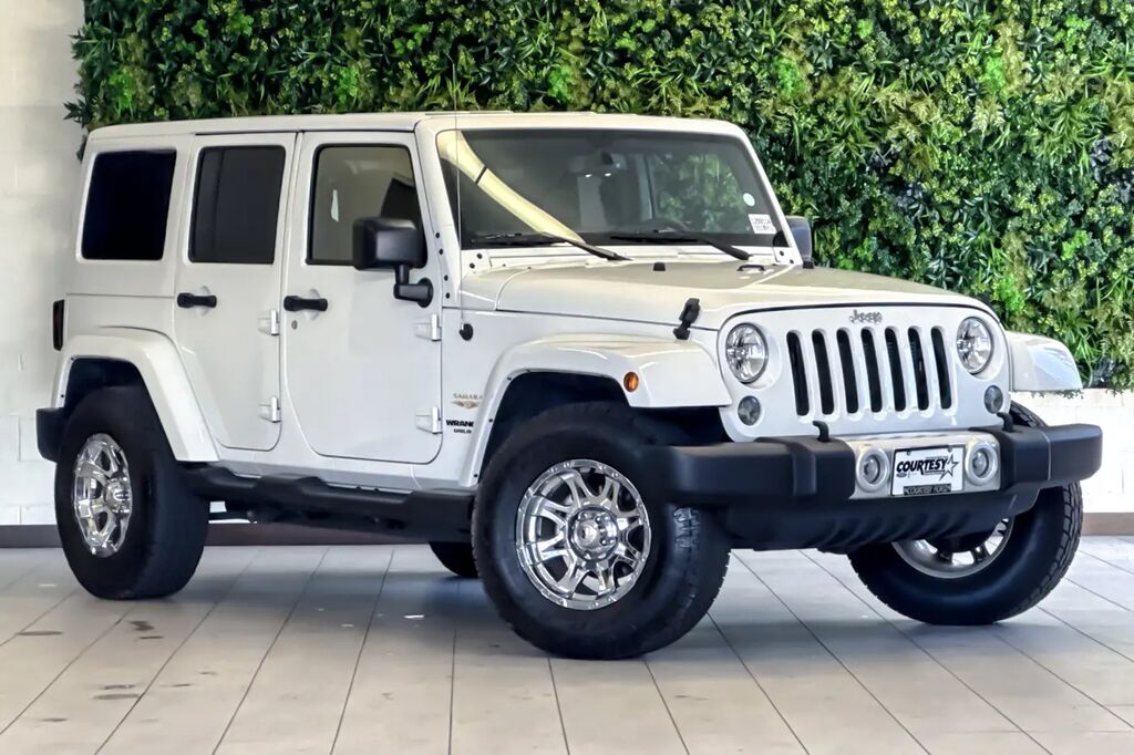 2015 Jeep Wrangler Unlimited Sahara — photo 1 of 13