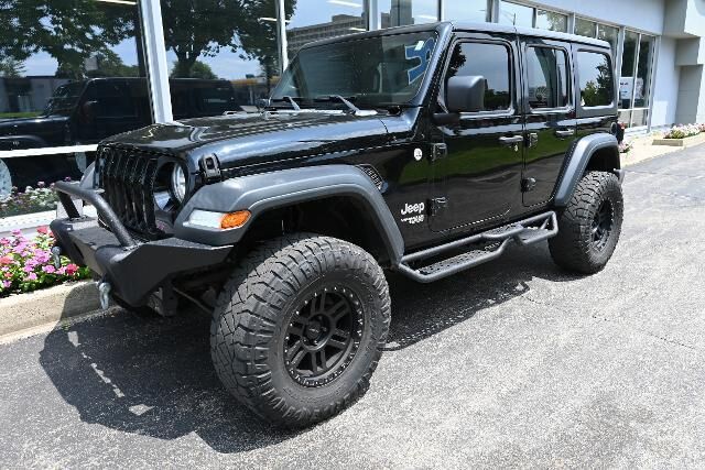 2018 Jeep Wrangler Unlimited Sport — photo 1 of 39