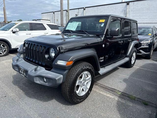 2018 Jeep Wrangler Unlimited Sport — photo 1 of 22