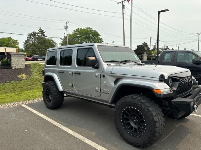 2018 Jeep Wrangler Unlimited Sahara — photo 1 of 13