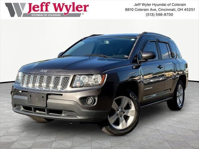2017 Jeep Compass Latitude — photo 1 of 13