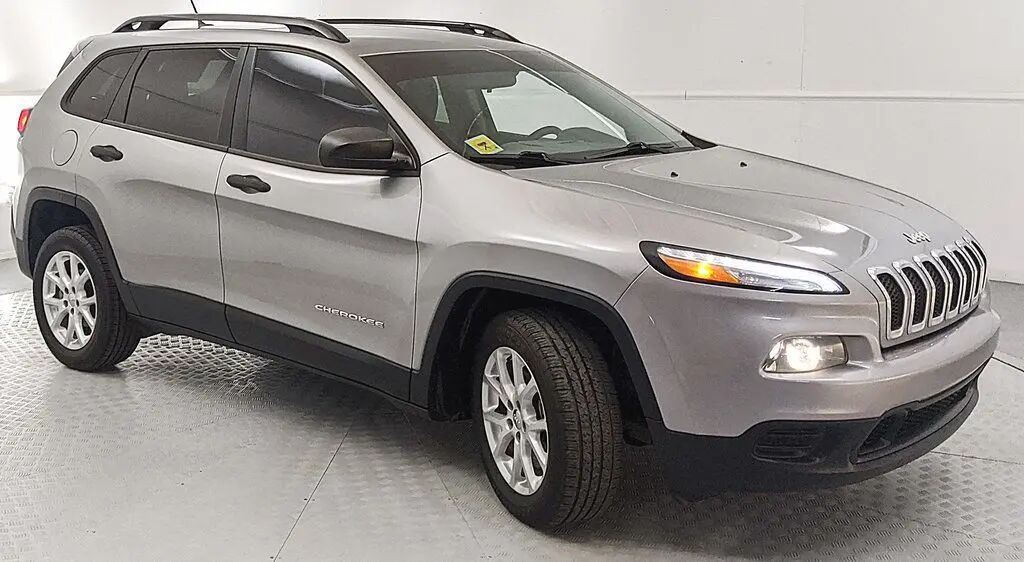 2016 Jeep Cherokee Sport — photo 1 of 16