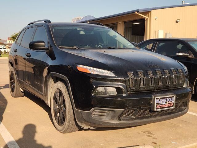 2017 Jeep Cherokee Sport — photo 1 of 12