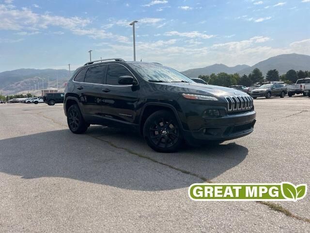 2016 Jeep Cherokee Latitude — photo 1 of 15