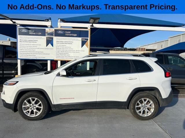 2017 Jeep Cherokee Latitude — photo 1 of 15