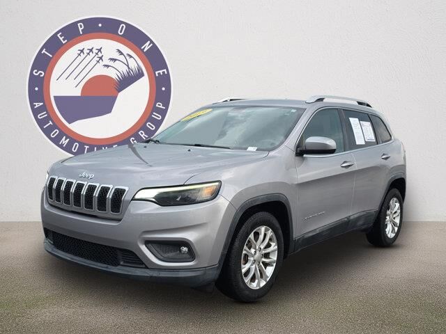2019 Jeep Cherokee Latitude — photo 1 of 39