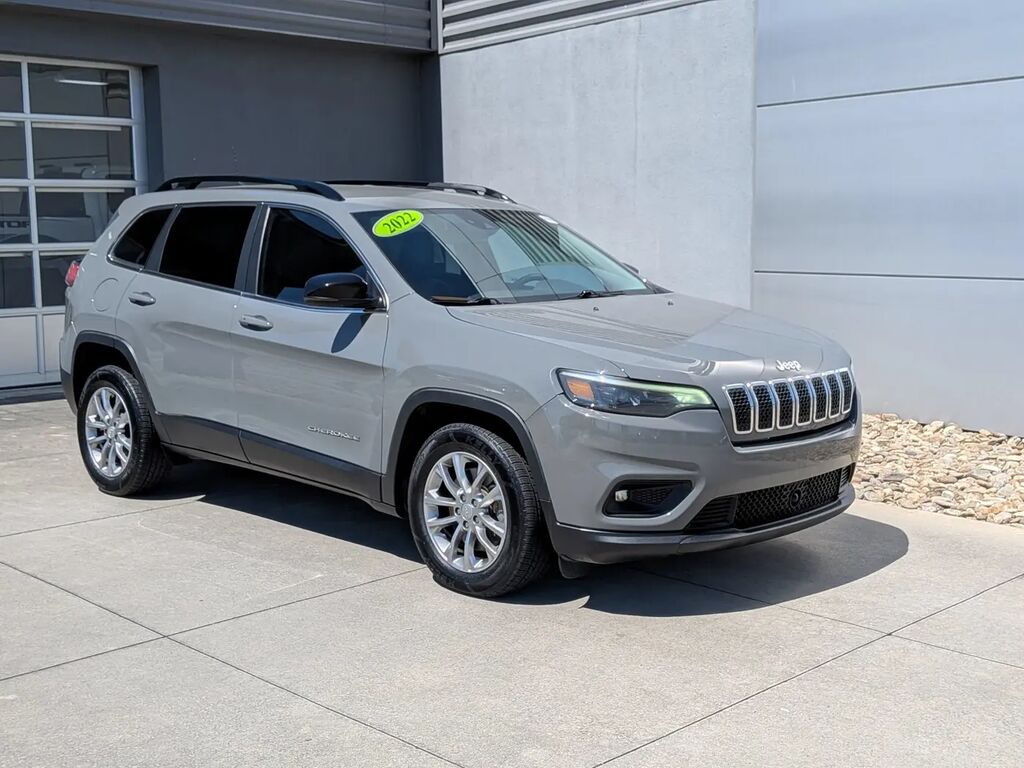 2022 Jeep Cherokee Latitude Lux — photo 1 of 26