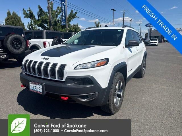 2017 Jeep Cherokee Trailhawk — photo 1 of 26