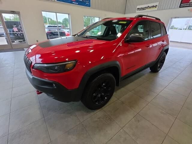 2019 Jeep Cherokee Trailhawk — photo 1 of 13