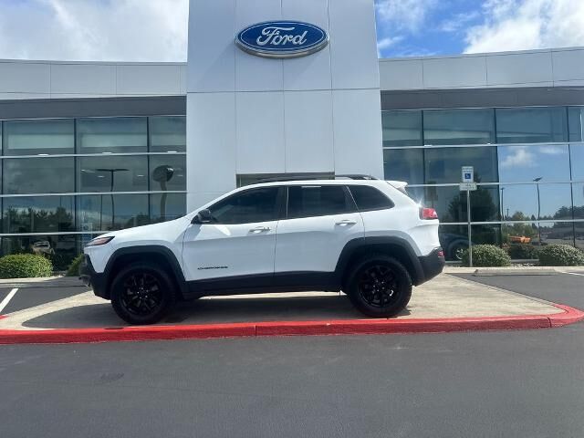 2016 Jeep Cherokee Trailhawk — photo 1 of 26