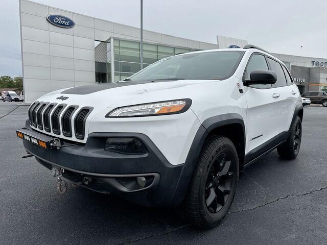 2017 Jeep Cherokee Trailhawk — photo 1 of 13