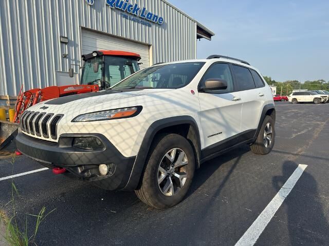 2016 Jeep Cherokee Trailhawk — photo 1 of 2