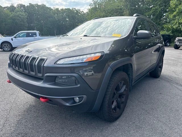 2016 Jeep Cherokee Trailhawk — photo 1 of 10