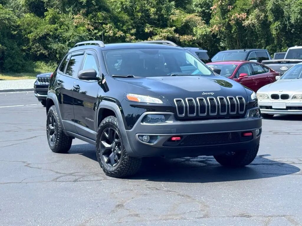 2018 Jeep Cherokee Trailhawk — photo 1 of 39