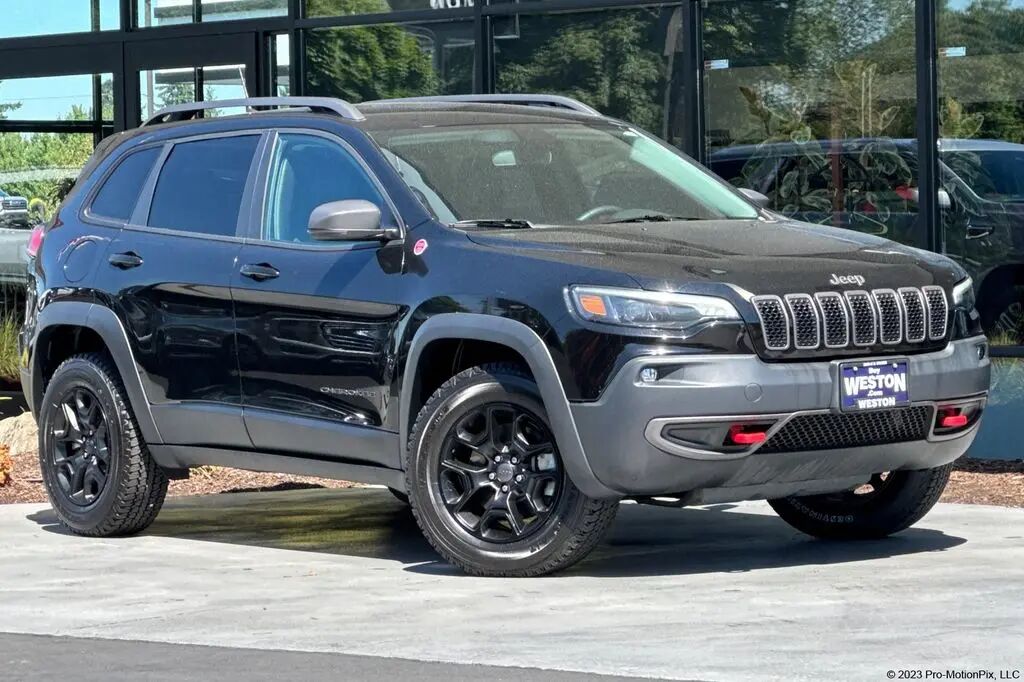 2019 Jeep Cherokee Trailhawk — photo 1 of 19