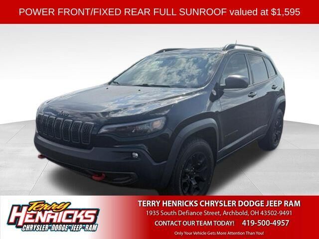 2019 Jeep Cherokee Trailhawk — photo 1 of 26