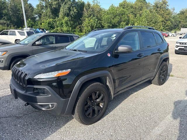 2018 Jeep Cherokee Trailhawk — photo 1 of 5
