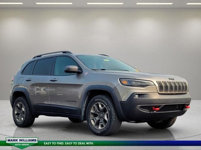 2019 Jeep Cherokee Trailhawk — photo 1 of 38
