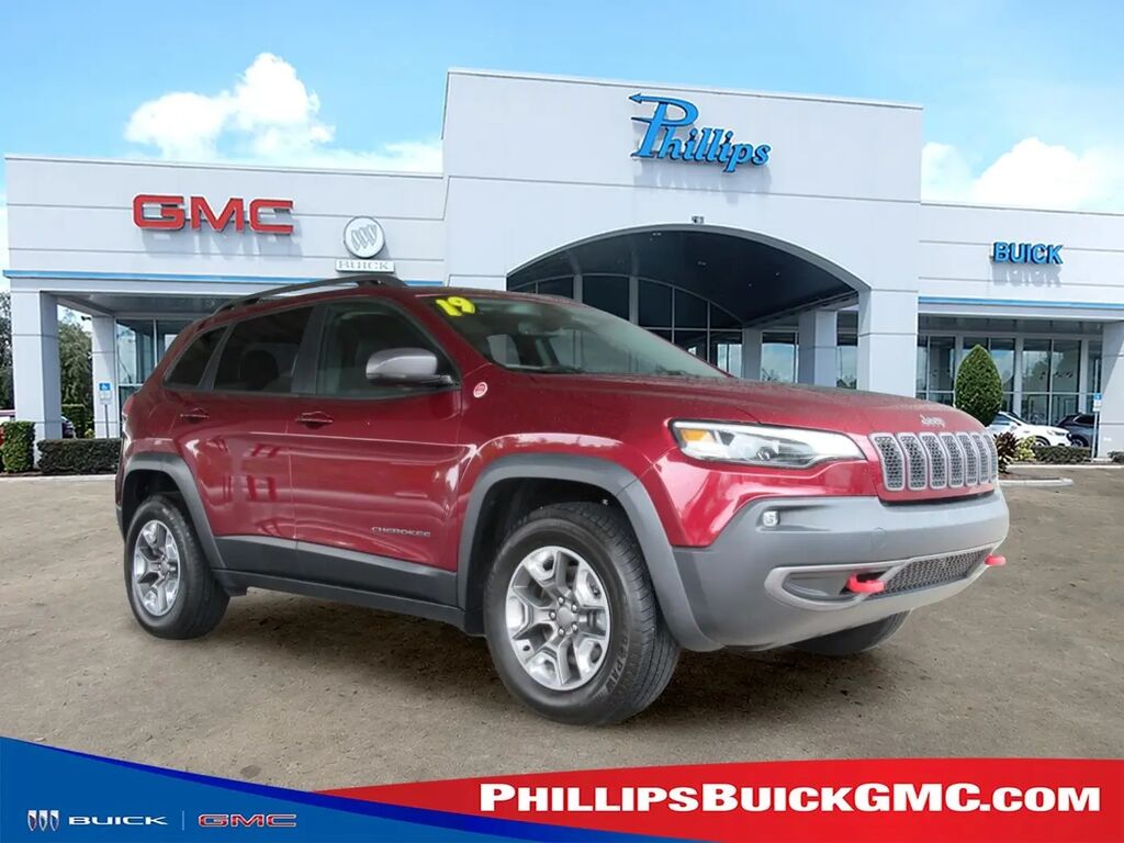2019 Jeep Cherokee Trailhawk — photo 1 of 18