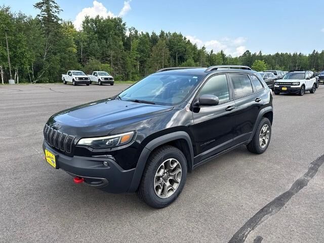 2020 Jeep Cherokee Trailhawk — photo 1 of 13