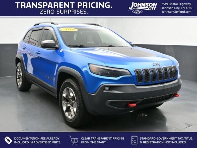 2019 Jeep Cherokee Trailhawk — photo 1 of 10