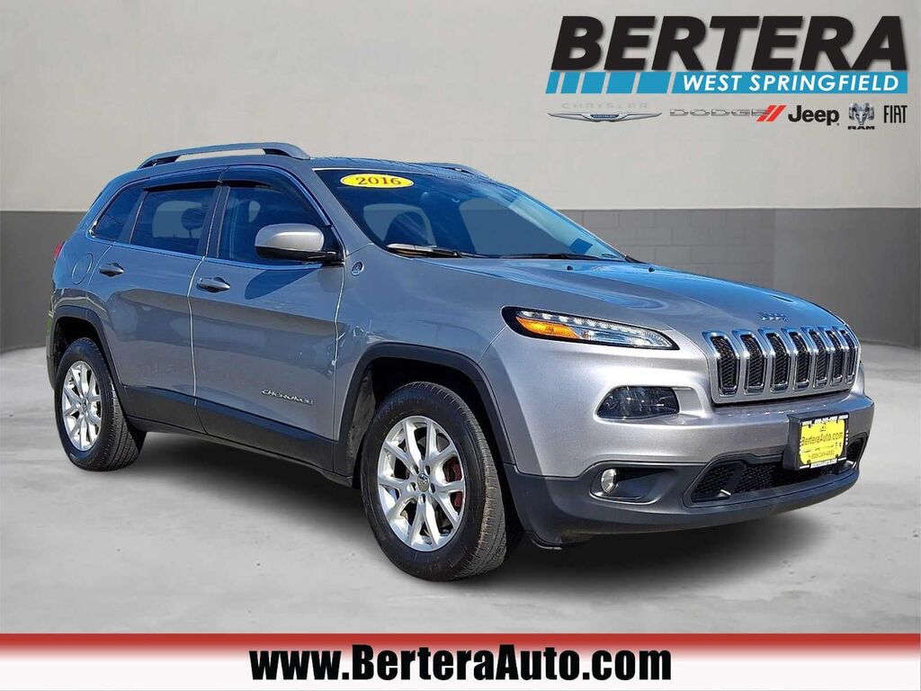 2016 Jeep Cherokee Latitude — photo 1 of 26