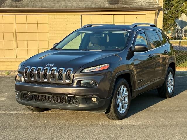 2016 Jeep Cherokee Latitude — photo 1 of 26