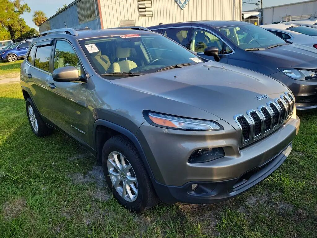 2017 Jeep Cherokee Latitude — photo 1 of 12