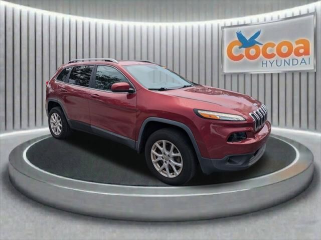 2017 Jeep Cherokee Latitude — photo 1 of 40