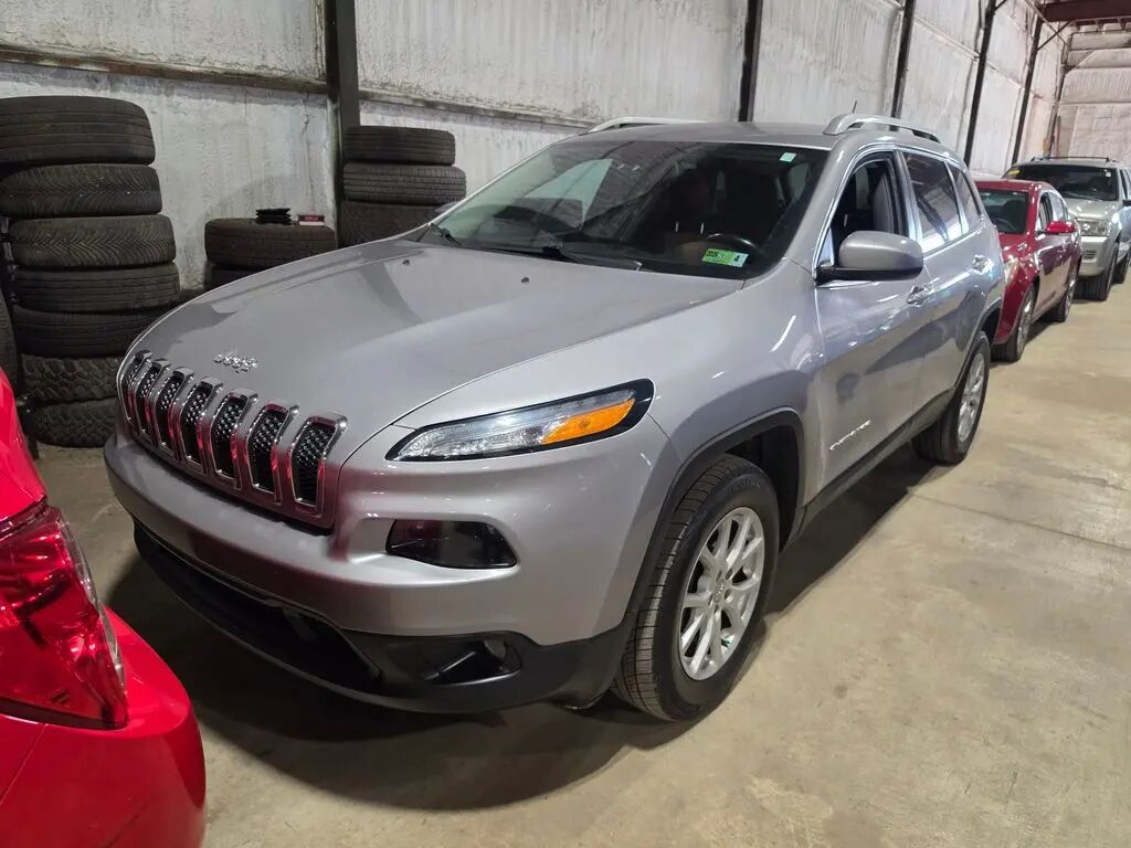 2018 Jeep Cherokee Latitude — photo 1 of 21