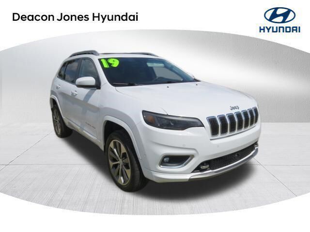 2019 Jeep Cherokee Overland — photo 1 of 13