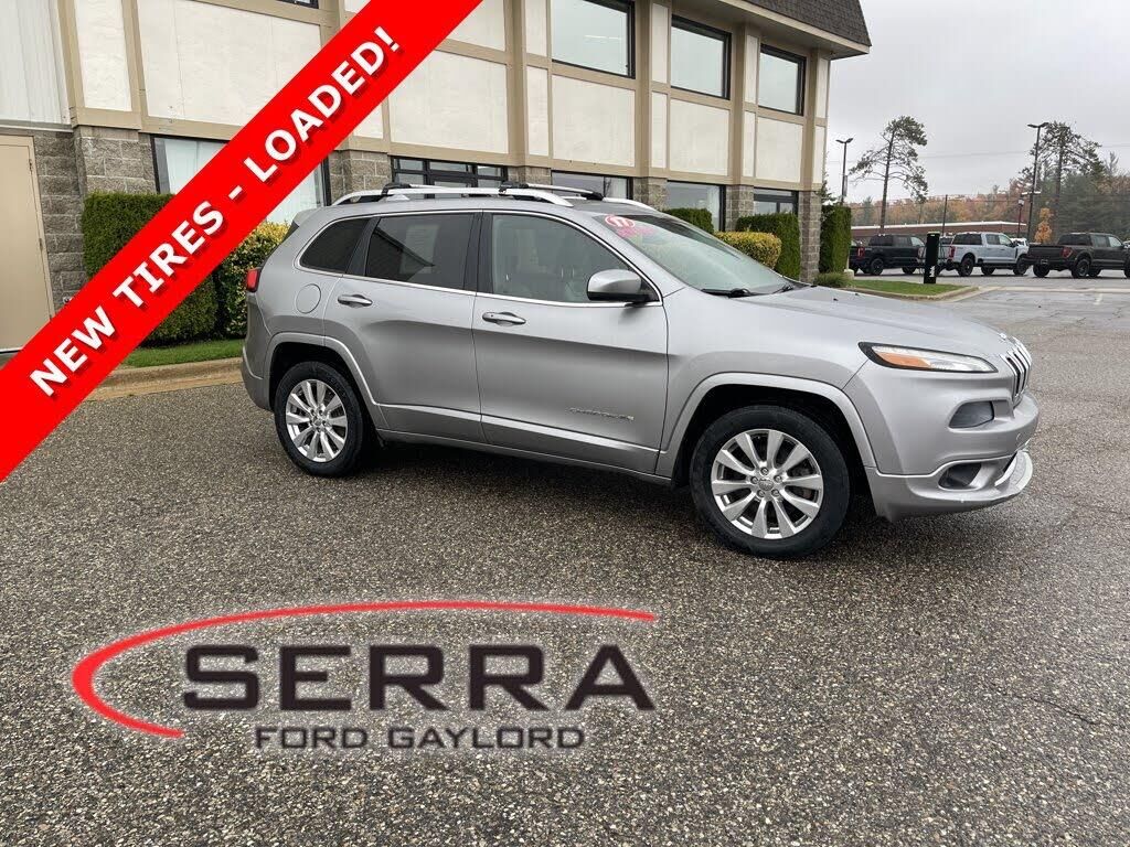2017 Jeep Cherokee Overland — photo 1 of 1