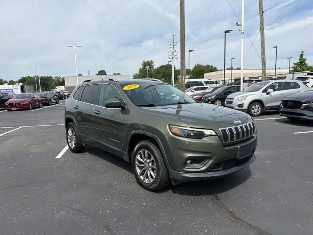 2019 Jeep Cherokee Latitude Plus — photo 1 of 13