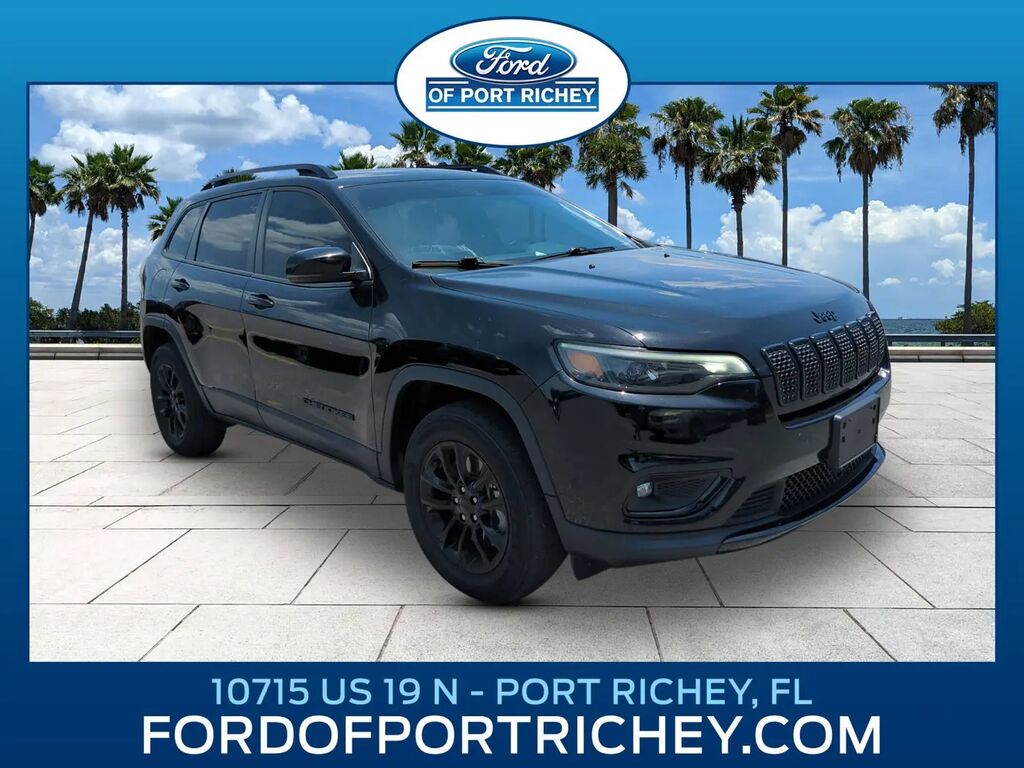 2023 Jeep Cherokee Altitude Lux — photo 1 of 14