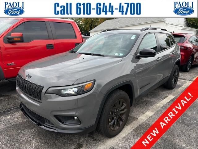 2023 Jeep Cherokee Altitude Lux — photo 1 of 20