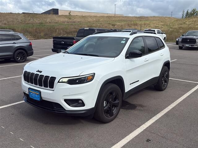 2023 Jeep Cherokee Altitude Lux — photo 1 of 13