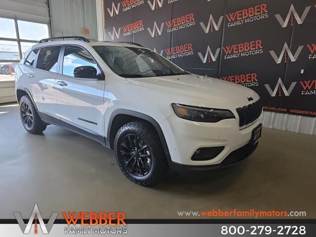 2023 Jeep Cherokee Altitude Lux — photo 1 of 13