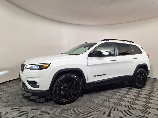 2023 Jeep Cherokee Altitude Lux — photo 1 of 32