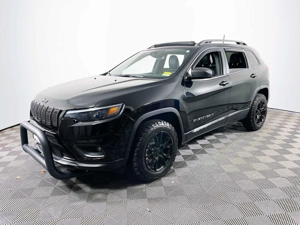 2021 Jeep Cherokee Latitude Lux — photo 1 of 13